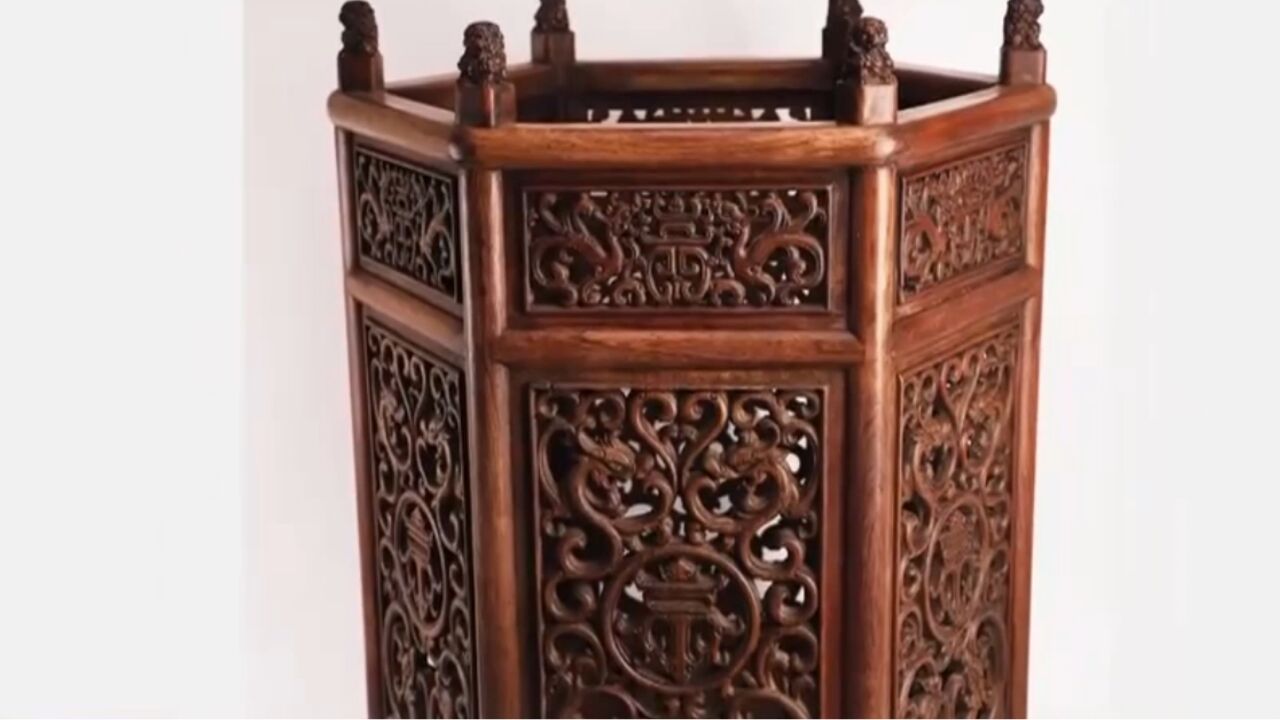 为何明代黄花梨家具备受追捧?造型简洁明快,榫卯结构又极为精密