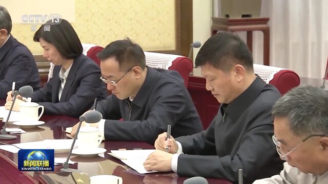 习近平在同中华全国总工会新一届领导班子成员集体谈话时强调 坚持党对工会的全面领导 组织动员亿万职工积极投身强国建设民族复兴伟业