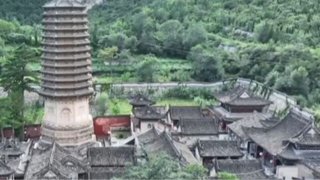 灵丘当地古建筑众多,除了像觉山寺这样平地矗立的建筑,还有不少建在绝壁之上的特殊建筑