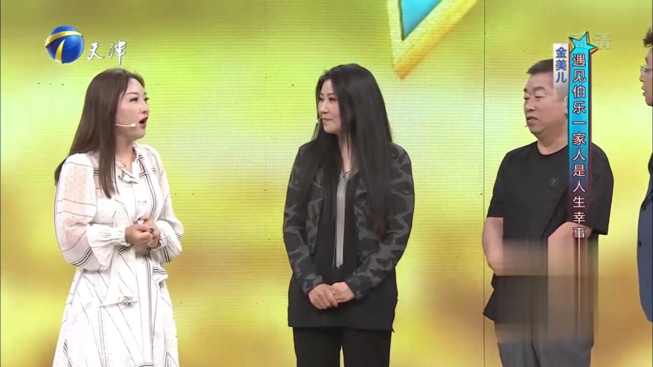 金美儿与恩师阿罗舞台团圆,李殊王为念即兴表演唱豫剧