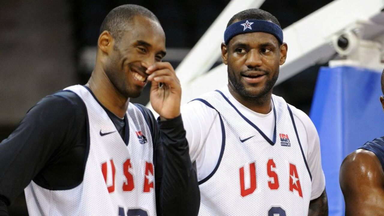 詹姆斯有多搞笑?模仿科比单打动作 笑得科比直不起腰