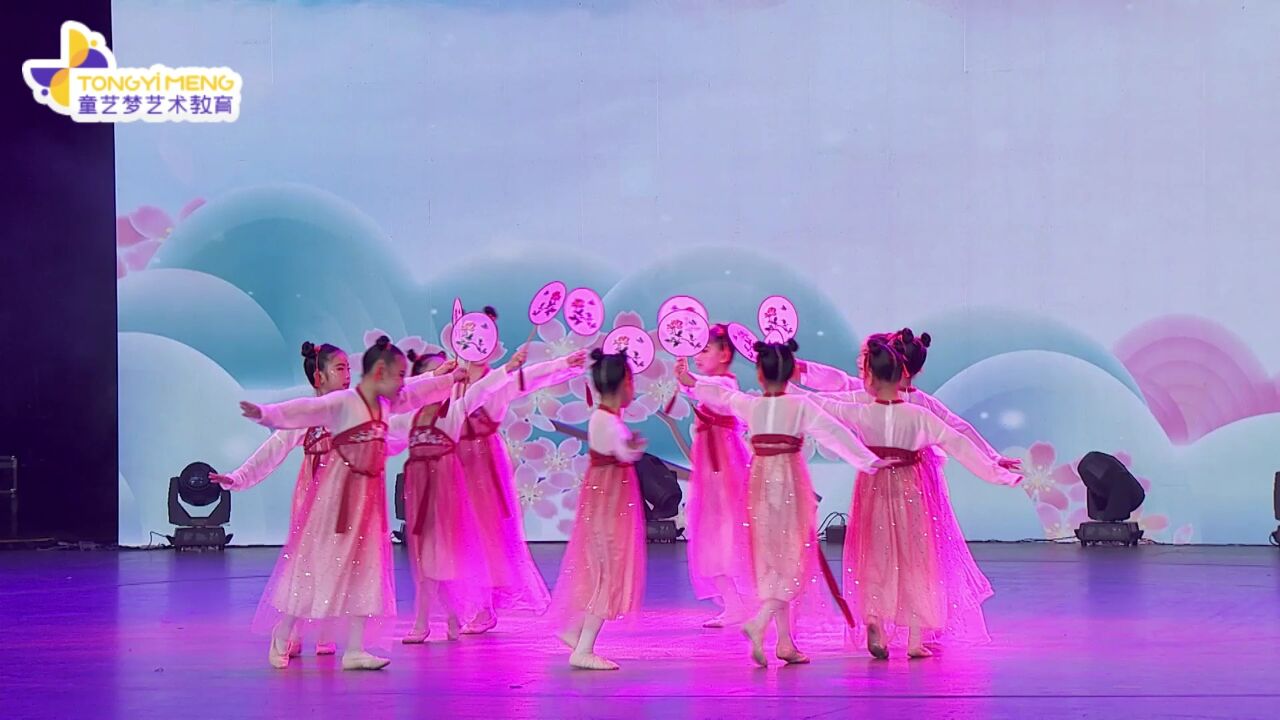 少儿古风群舞剧目《胭脂妆》,舞蹈视频完整版,唯美古风意境
