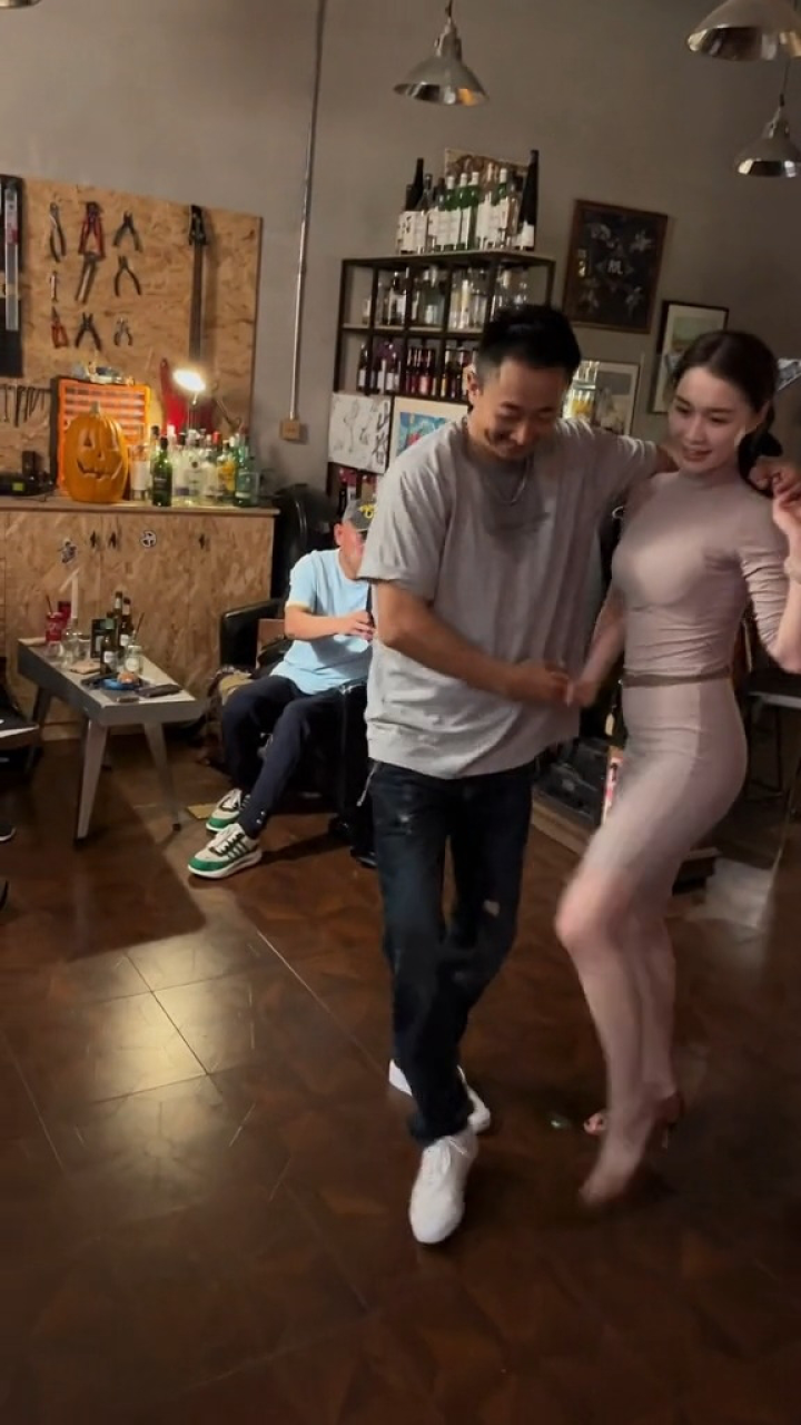 王诗丽ashely你学习结束了吗?啥时候回大连约个舞!