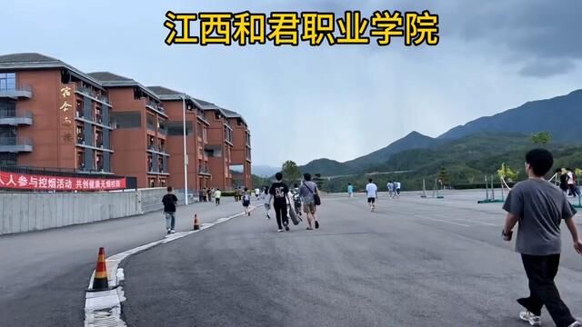 没考上大学不要气馁,来江西和君职业学院看看吧!入校即入企,也能有一个美好的未来#美丽和君职业学院 #点赞和君职业学院