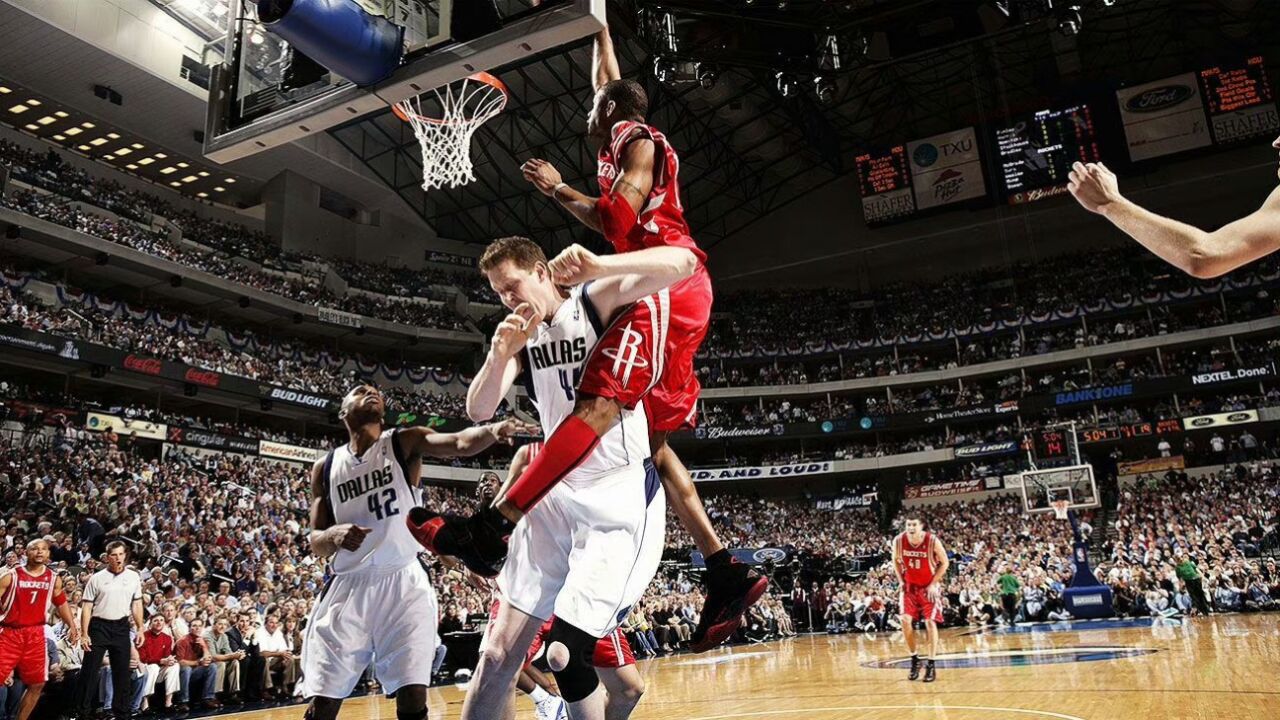 麦迪生涯最不可思议扣篮!已成篮坛永恒经典,被无数球迷疯狂膜拜