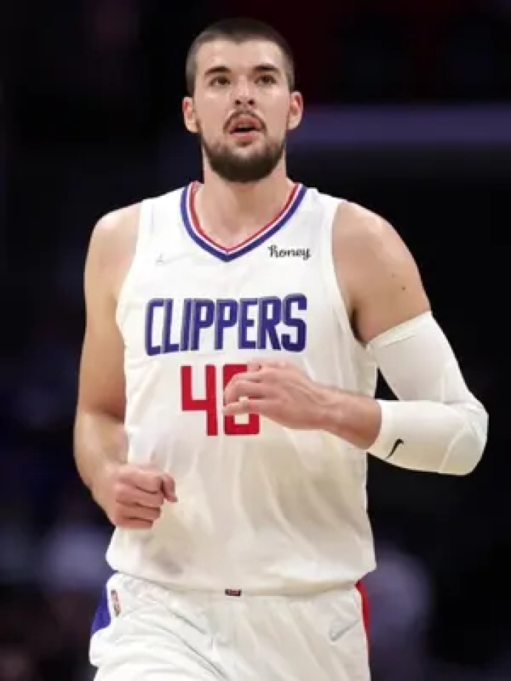 抓内鬼行动!祖巴茨和海兰德,一个中锋5个失误 加上各种黄油手