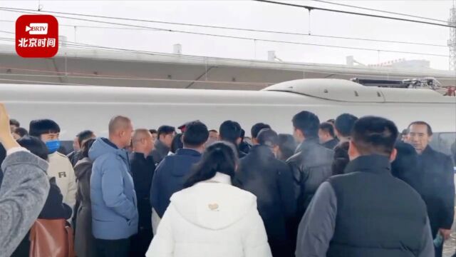 吉林暴雪致高铁停运旅客滞留车站 旅客:铁路给全款退票了