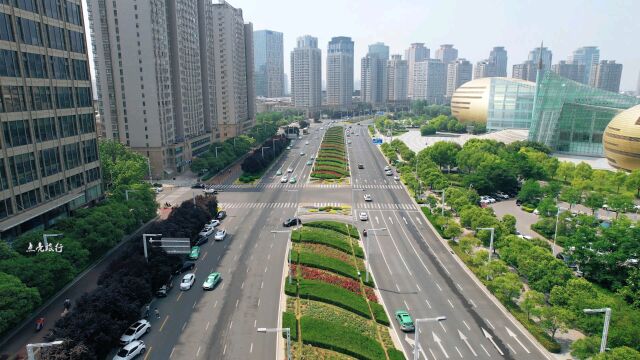 郑州市郑东新区商务内环路美丽街景