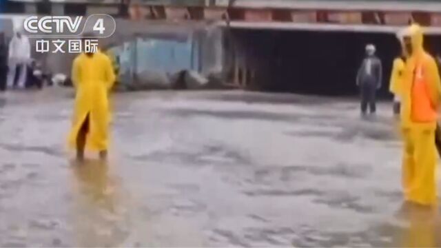 拥堵!印度孟买连日遭遇大雨,引发多地内涝