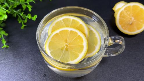 柠檬泡水，用开水还是温水？很多人都错了，难怪一直喝也没有效果