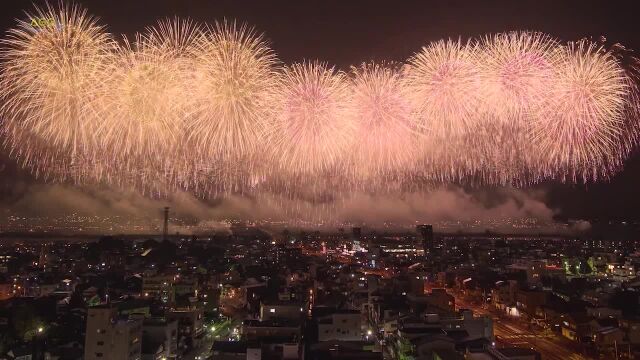 从八个不同角度看长冈花火大会