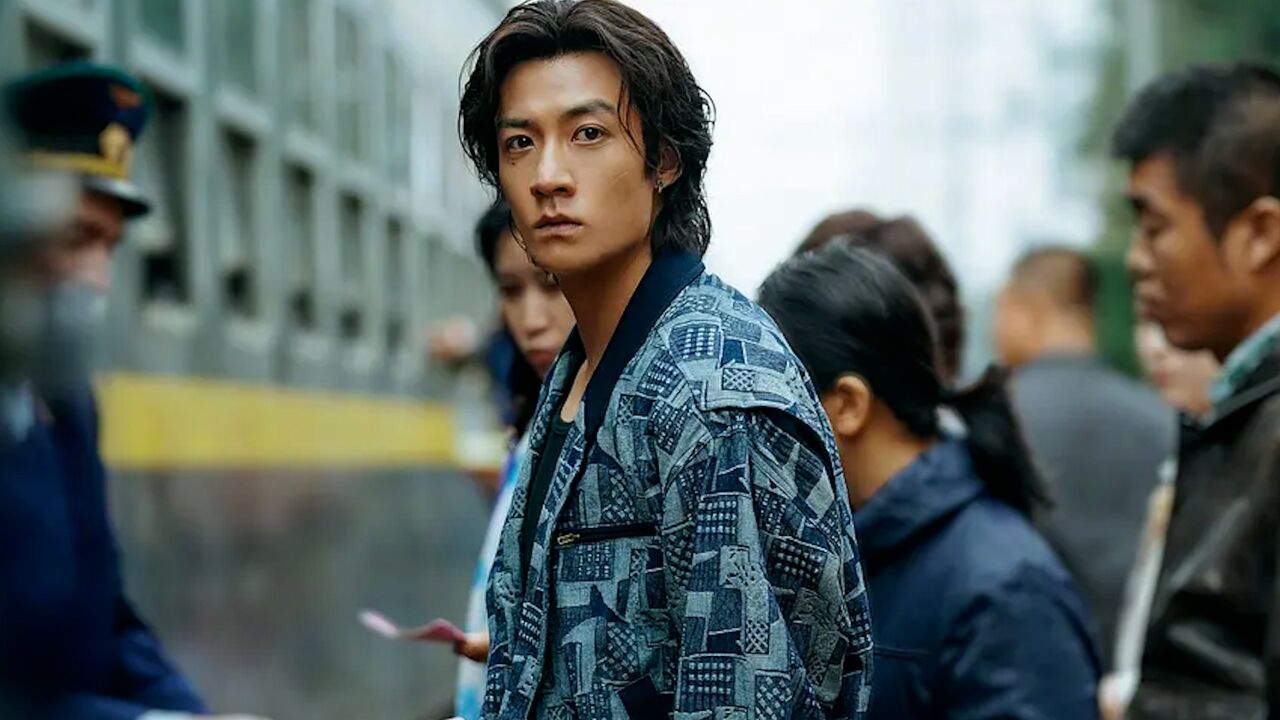 《莫斯科行动》神秘人物黑白两道通吃,警察小队伪装身份缉拿匪徒