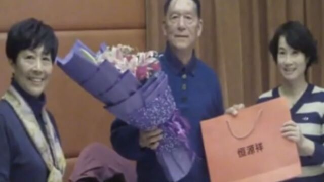 平湖城关中学75届秋季四班四十周年庆同学聚会 (20151212)白金汉爵