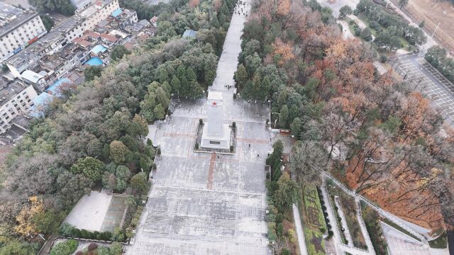 大雨后的金寨红军广场,航拍视角下的自然之美