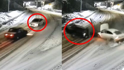 监拍：俄罗斯酒驾司机拒捕逃窜 弯道失控撞车致一女子当场身亡！