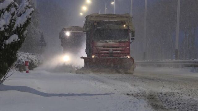 威海文登区:雪深最大57厘米 清雪除冰保畅通