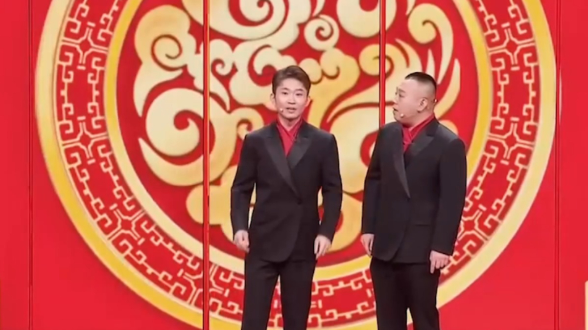 相声《两码事》,金霏陈曦用幽默的语言夸张的动作表情,对不文明进行