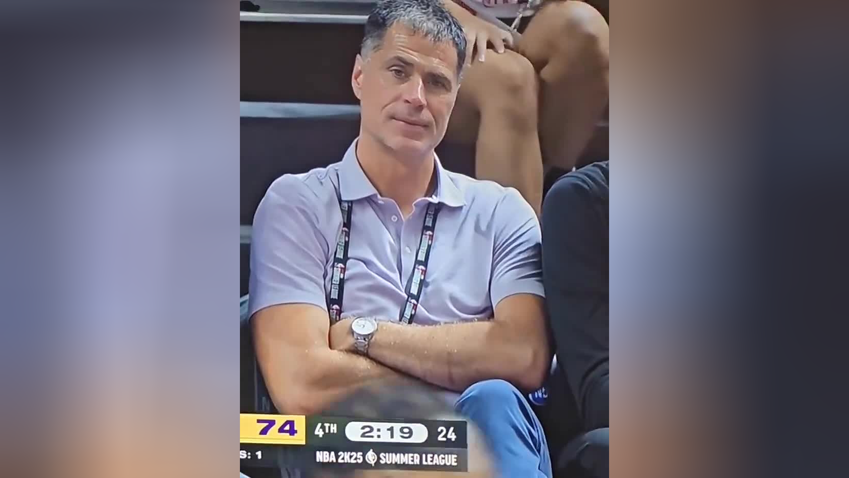 后悔了?湖人总经理佩林卡在看湖人夏联时失望摇头