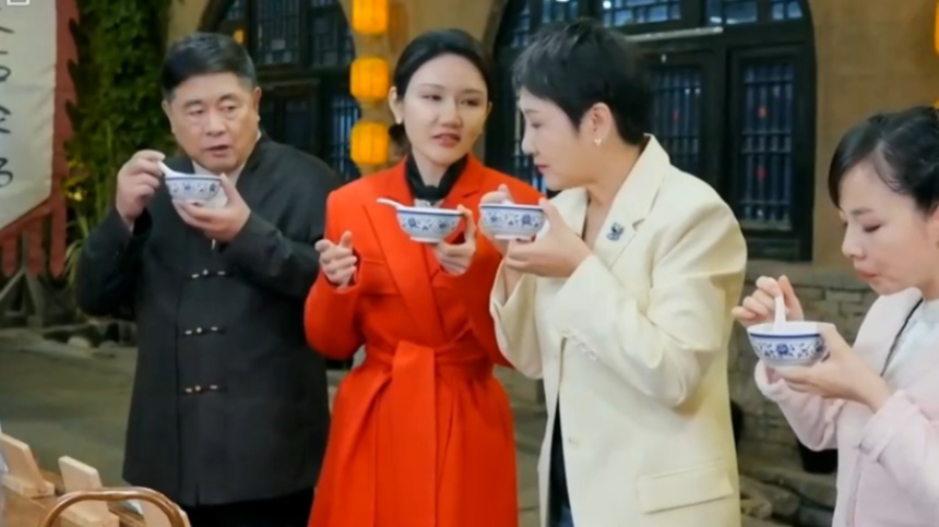 白火石汆汤制作技艺，用石头的热量把锅里的食材都汆熟_腾讯新闻
