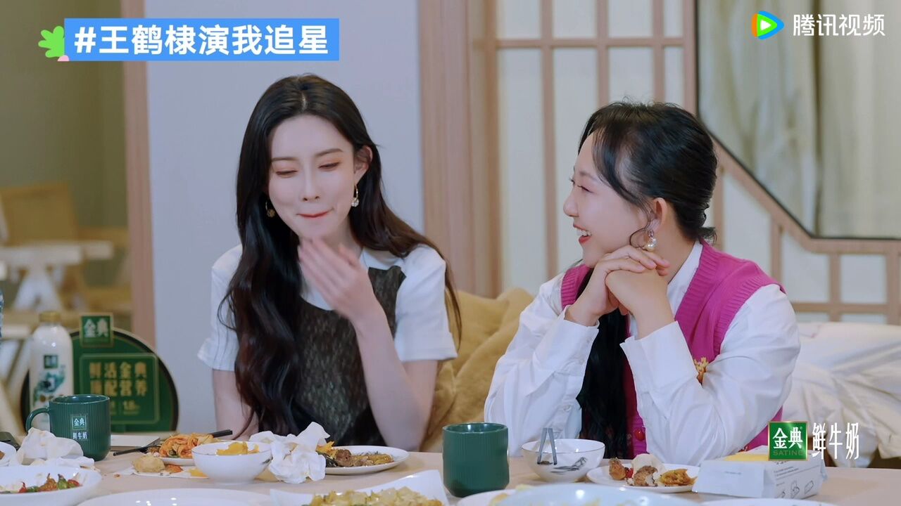 王鹤棣晒与詹姆斯合照壁纸