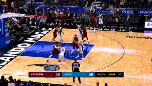 《NBA骑士》【得分】这球啥水平？戈登空中转体强怼日日奇