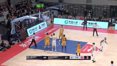 《CBA全场集锦》【得分】神仙球！邓蒙1V3失衡倒地神奇打板2+1