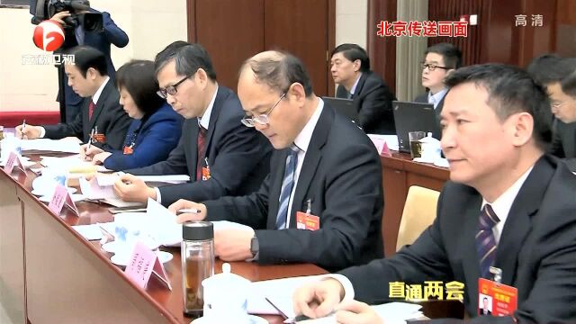 李锦斌在十三届全国人大二次会议安徽代表团全体会议上强调一以贯之坚持“三严三实”按时按质打赢脱贫攻坚战