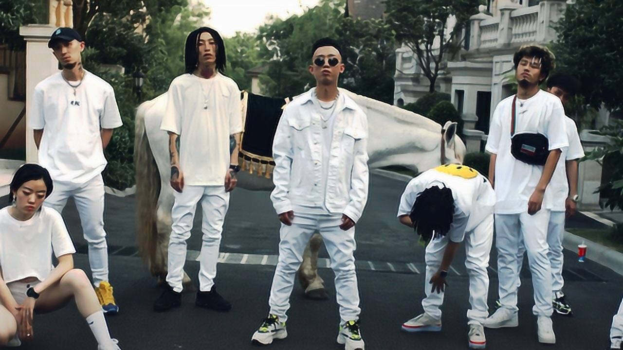 携众多重庆本土rapper兄弟出镜