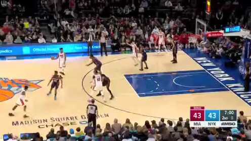 《NBA全场回放》【原声回放】热火vs尼克斯第2节 兰德尔底线突破双臂炸筐