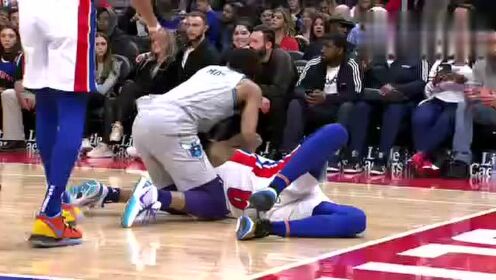 《NBA全场回放》【原声】黄蜂VS活塞第3节 蒙克持球一条龙单手暴扣