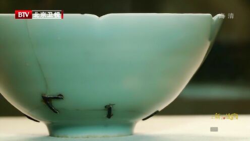 作为瓷器爱好者，王刚看到“龙泉窑青釉花口碗”特震撼