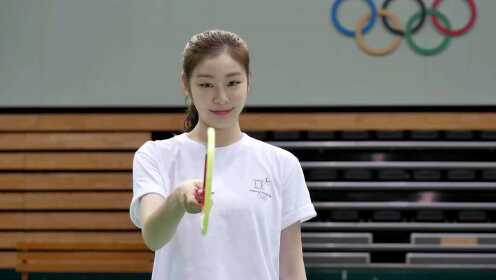 原来金妍儿最想玩的另一个体育项目是羽毛球