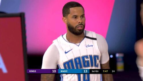 《NBA全场集锦》内外进出自如 武切维奇溜进去就是双臂虐筐