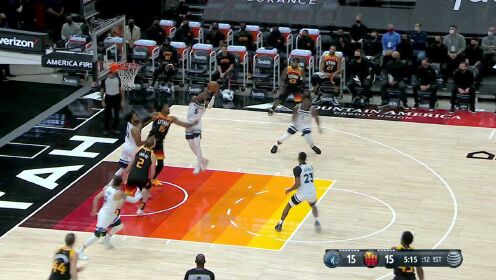 《NBA全场集锦》状元郎的身份岂能遭到质疑？爱德华兹三分出手一箭穿心