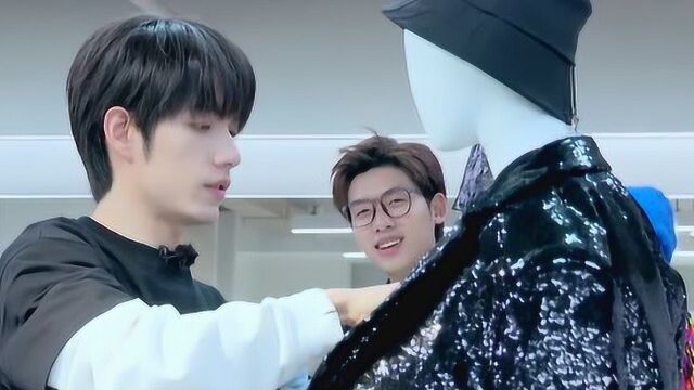 太幼稚→张颜齐中国boy互相捣乱,乱摆模特姿势