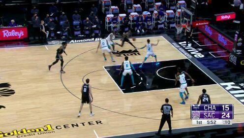 《NBA全场集锦》左手球员的优势 福克斯欧洲步假上反篮骗过众人