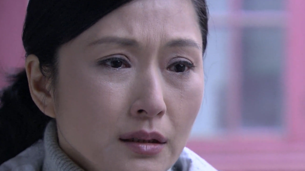 《老爸的爱情》第13集01:雷雷坐在喝酒买醉,却没想艾梅直接给了他一