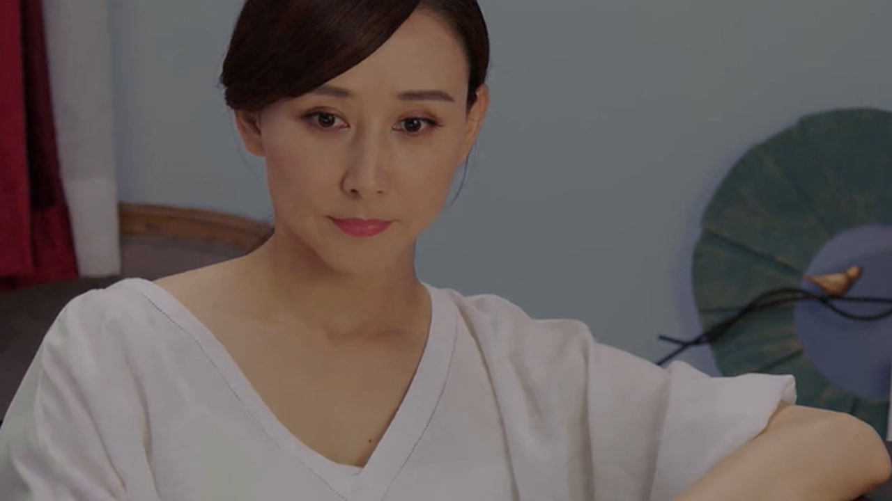 《决胜法庭》第13集03:叶紫瑶腿瘸了还和铁力约会回到家被姐姐一顿