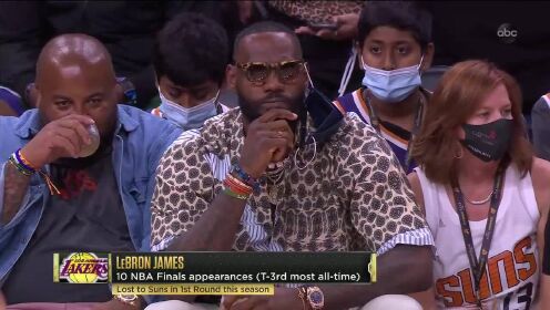 《NBA全场集锦》在总决赛化身观众 老詹打扮潮酷现身场边观战