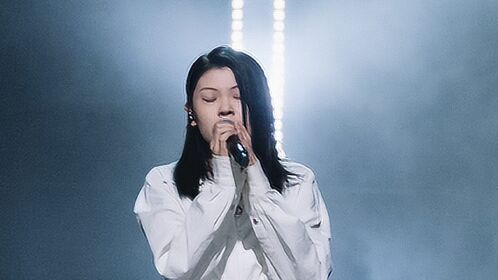 一支榴莲一曲唱出人间江湖感