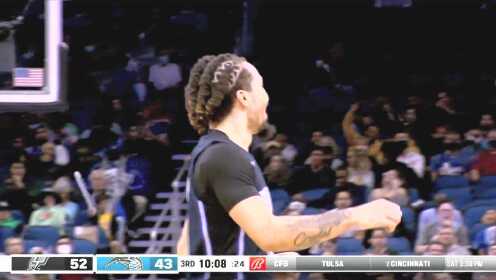 《NBA全场集锦》出手的那一刻就信心满满 安东尼撤步三分手起刀落