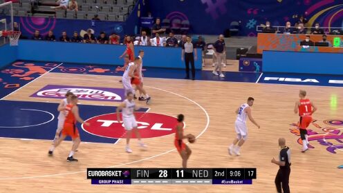 《FIBA》自投自抢简简单单 沙夫纳尔篮下翻江倒海补篮打进