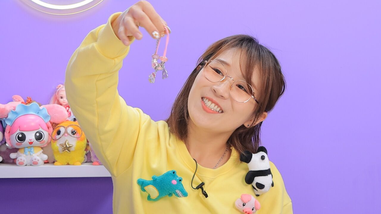 夏天为小伶制作专属手链