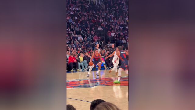 现场视角观看 布伦森压哨三分燃爆全场