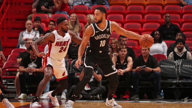 篮网107-104热火 沃克22分阿德巴约14+6篮网险胜热火