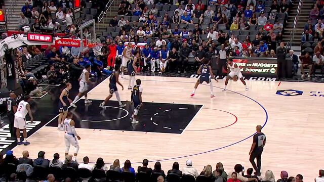 NBA：乔治手感爆棚 完全无视防守干拔三分
