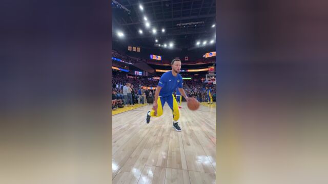 全员集结！勇士队入场备战季前赛 保罗库里蓄势待发