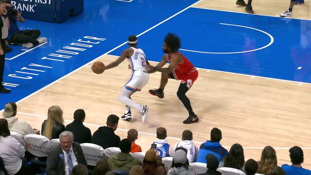 险些失误是骗人的 亚历山大起飞暴扣为自己找回颜面