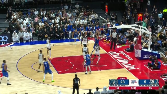 大步流星长驱直入 东契奇突破内线双手暴扣