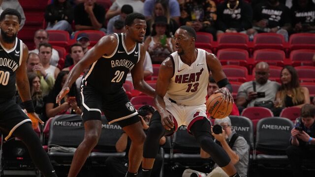 篮网107-104热火 沃克22分阿德巴约14+6篮网险胜热火